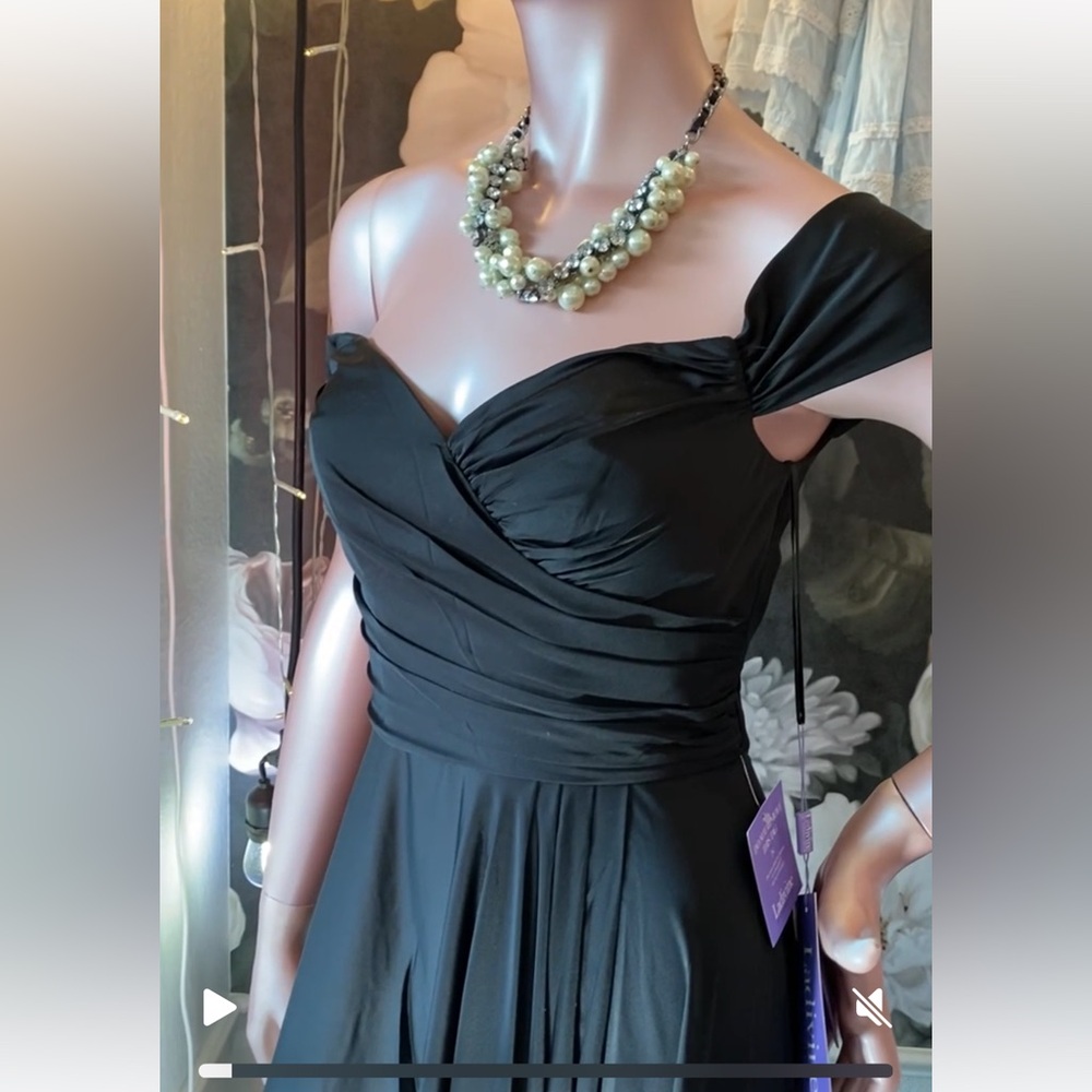 NWT Ladivine Gown prom Cinderella Divine Formal black Tag 8 fits 4/6